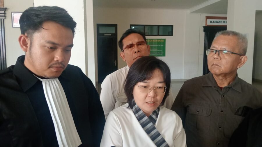 Laporan akuntan publik dalam kasus Mega Mall–PTM dipersoalkan di sidang Tipikor Bengkulu. PH sebut metode penghitungan kerugian negara cacat prosedur.