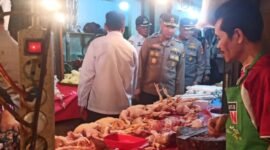 Kapolda Bengkulu Irjen Pol Mardiyono turun langsung ke Pasar Minggu pada H-1 Ramadhan 2026 untuk memantau harga bahan pokok. Pengawasan dilakukan bersama Satgas Pangan guna memastikan harga tetap sesuai HET dan HAP serta mencegah penimbunan.