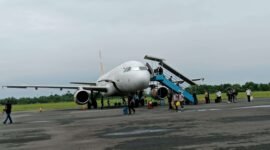 Harga tiket pesawat Bengkulu naik hingga Rp5,6 juta. Kenaikan Avtur dan lonjakan penumpang jadi penyebab utama mahalnya tiket.