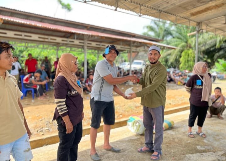 PT SIL bersama PT Bio Nusantara Teknologi menyalurkan 43 sapi dan 12 kambing kurban kepada masyarakat desa penyangga, panti asuhan dan karyawan pada Idul Adha 1447 Hijriah.