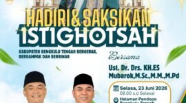 Kehadiran KH ES Mubarok asal Jawa Barat menjadi kado spiritual bagi masyarakat dalam peringatan HUT ke-18 Kabupaten Bengkulu Tengah melalui Istighotsah Akbar di Pendopo Bukit Kandis.
